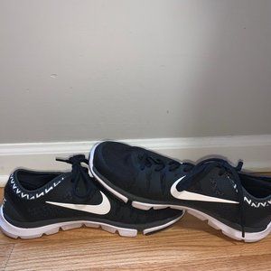 Brand new nike womens gym shoes size 9.5